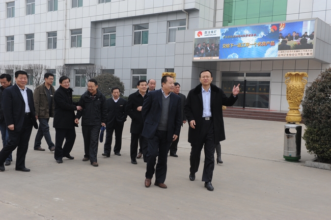 鲁泰煤业公司总经理李合军到鹿洼煤矿看望慰问干部职工