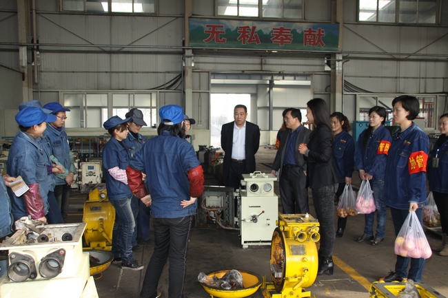 花园煤矿开展“三八节”慰问机台女职工活动