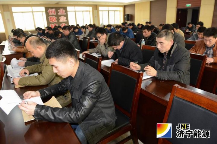 霄云煤矿召开群监员、青安岗员培训座谈会