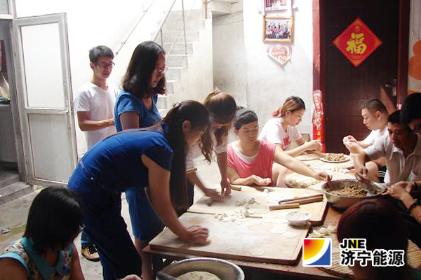 太平煤矿团委践行党的群众路线开展“迎中秋 献爱心”活动