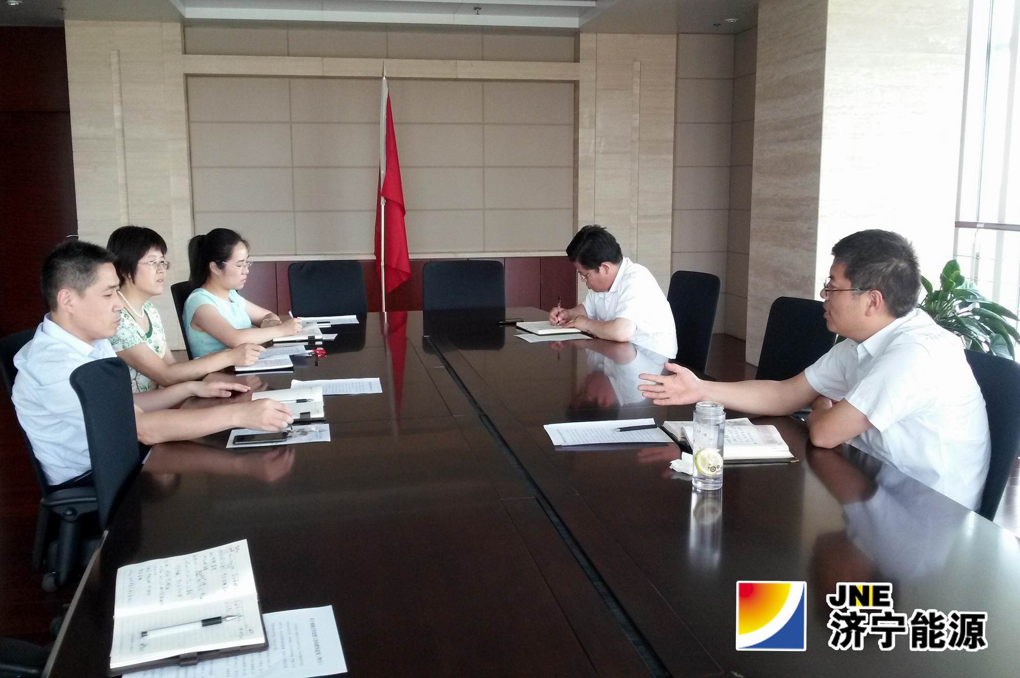 集团公司政治部召开“煤价再降50元，我们怎么办”专题讨论会