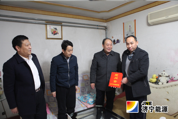 市国资委主任何锡明走访慰问阳城煤电困难党员