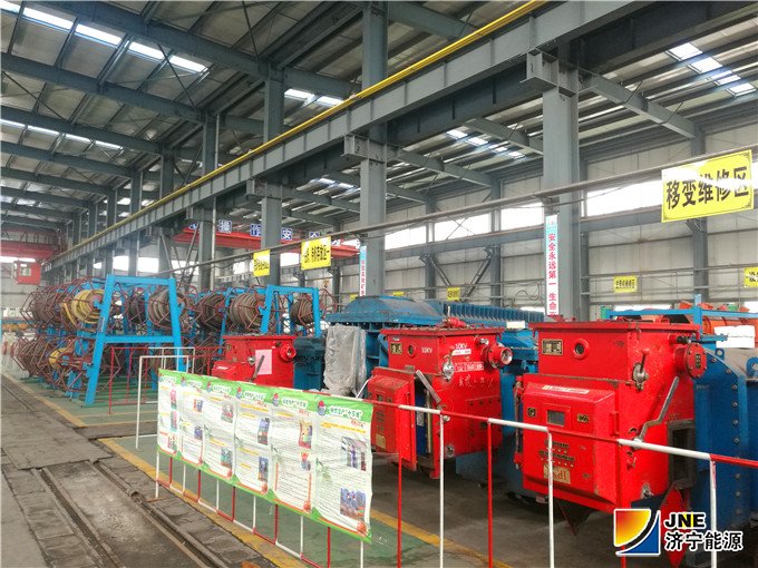 1536009514226777.jpg 新网站-2018年9月1日,安居煤矿机修厂现场标准化水平再上新台阶,工作流程实现流水线、循环作业.jpg