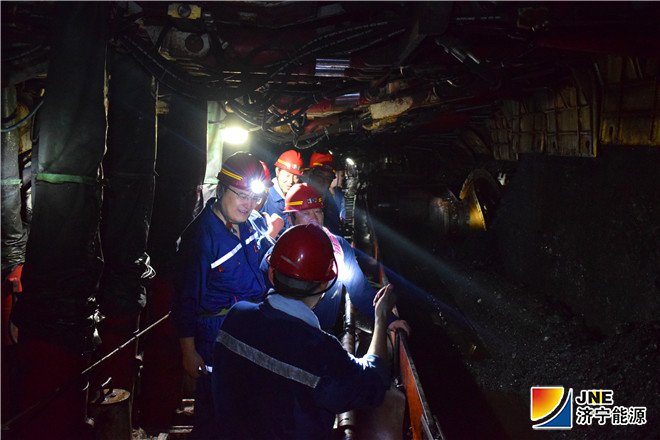 1536097511401486.jpg 新2018年9月4日,马金平到金桥煤矿调研指导工作(孙欢 摄)2_副本.jpg