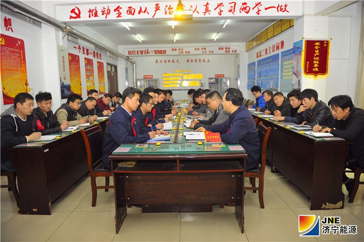 1551684855201732.jpg 2019年2月28日,运河煤矿领导班子下基层 面对面讲安全讲形势(徐秀娇).jpg