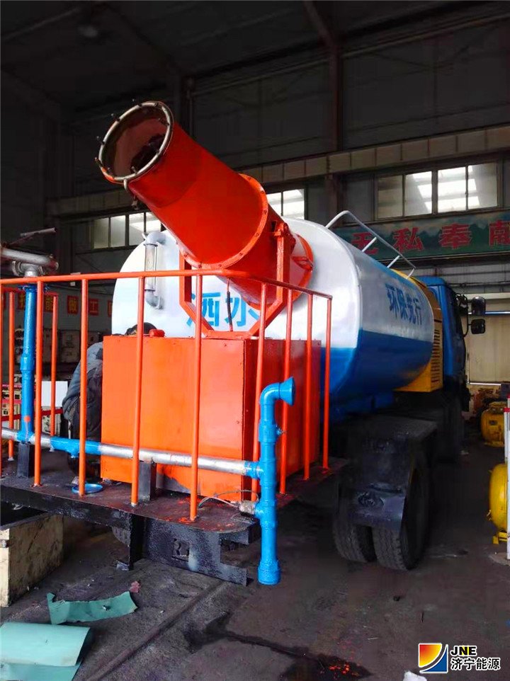 花园煤矿：2月26日花园煤矿自主维修洒水车省钱又省时（ 巩玉华）.jpg