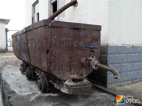 朱家峁煤矿旧矿车变身“移动式煤泥沉淀池”