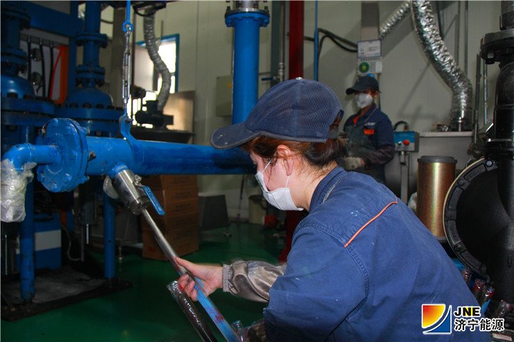 1557727506675857.jpg 5月8日,落陵盛源:矿用产品公司设计锚固剂生产线半自动灌装设备(郝晓霞)01.jpg