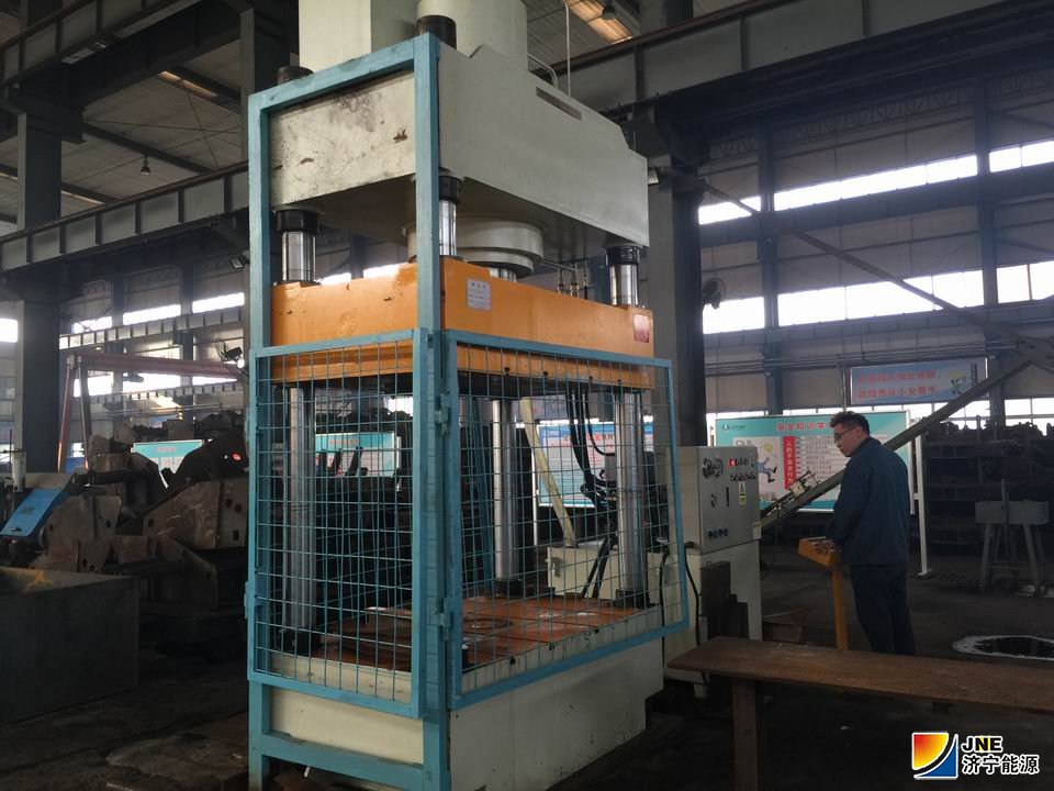 1571197534132413.jpg 2019年10月14日,运河煤机电修理厂党支部查摆不足为生产现场解难分忧(张伟 马翠) (1).jpg