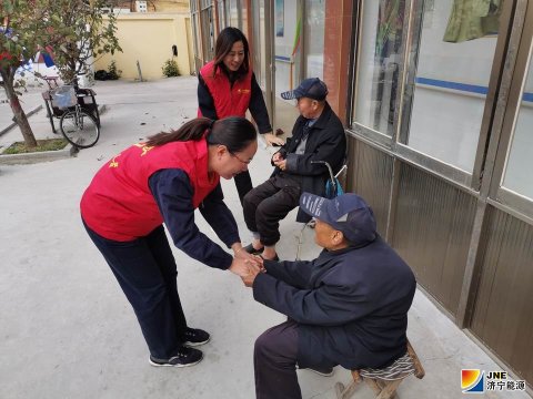 “金桥党旗红 干事当先锋”志愿者在行动