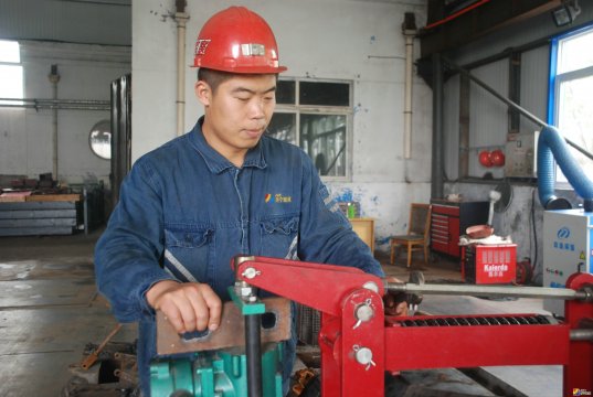 【发现榜样】 “双子星”成就大梦想  ---记“济宁能源发展集团2019年职工职业技能大赛”矿井维修钳工一、二等奖获得者岳振、文博