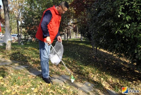 垃圾不落地   城市更美丽  营销党支部开展党员志愿服务活动