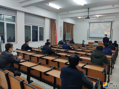 安居煤矿开展综掘机专题培训