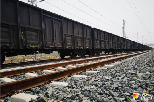 济矿物流公司迎来全国首列106节重载列车