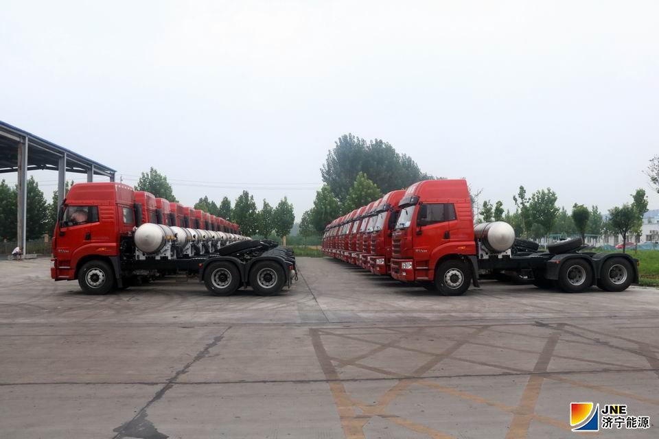 2环保国六燃气车辆（王传钧  摄）.JPG