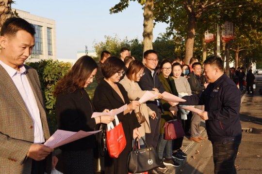 金桥煤矿开展“为文明点赞”活动