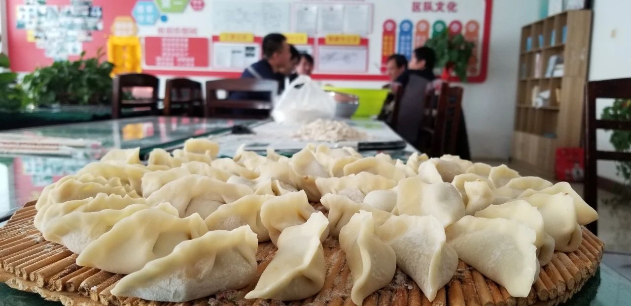 今天的饺子真香！此时的慰问最暖！1.jpg