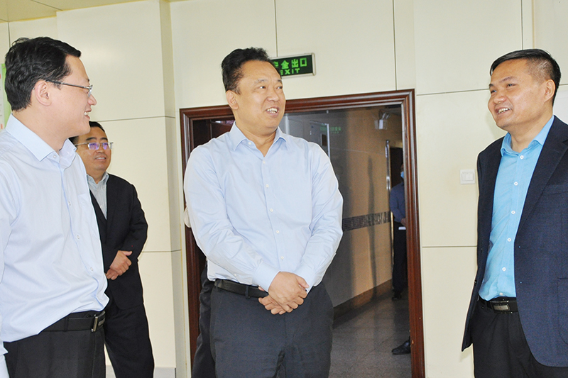 1620258125541056.jpg 金乡县委副书记、县长郑士民到花园煤矿督导安全生产工作1(李金夫摄).jpg