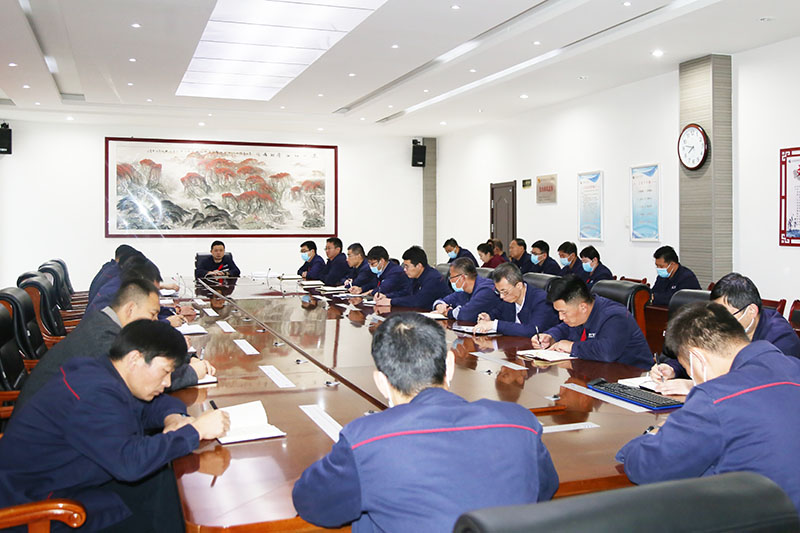 2021年11月25日朱家峁煤矿学习总经理荐读文章 深入推进干部作风大整顿活动（姜鹏摄）.JPG