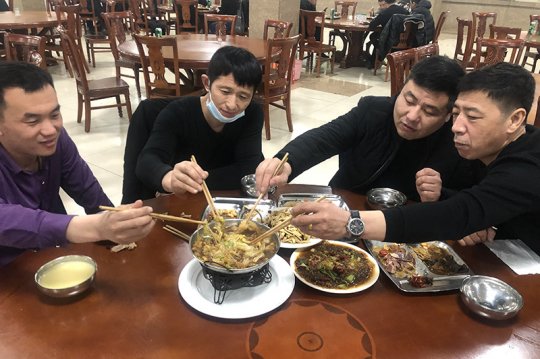 霄云煤矿：暖暖的小火锅